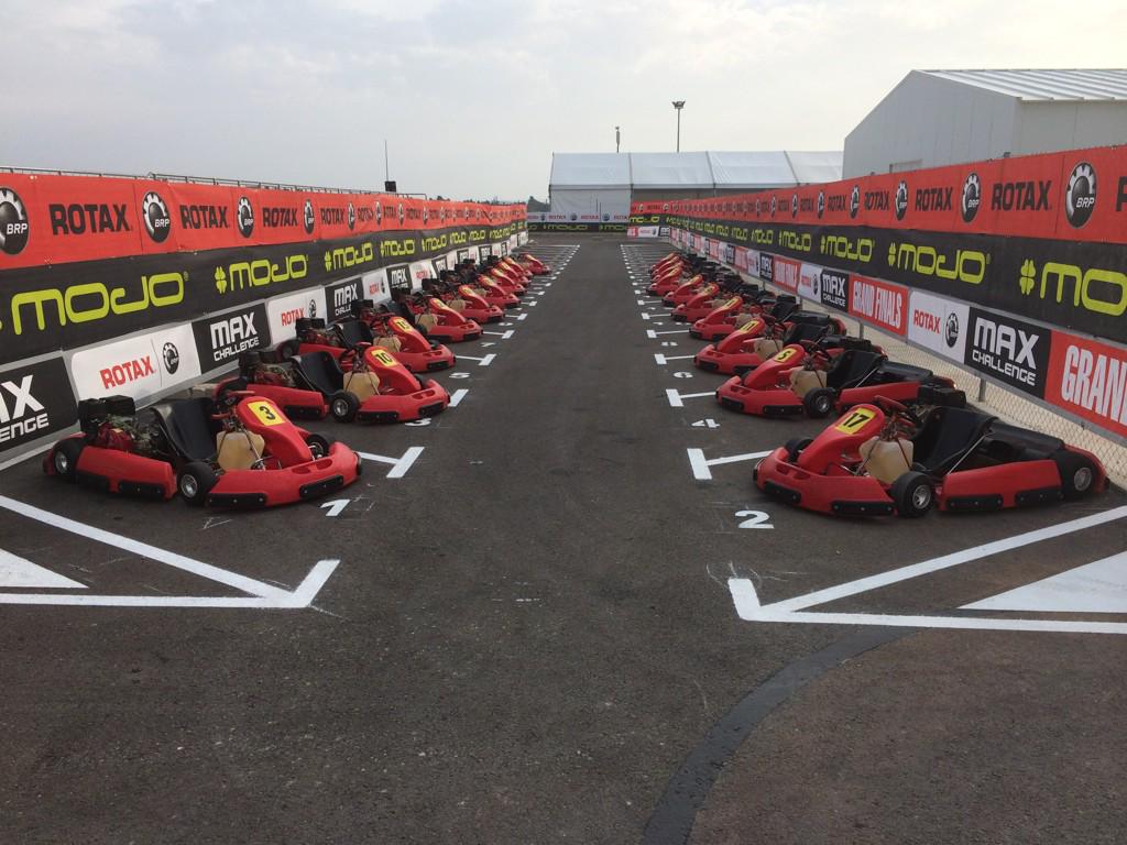 KartodromoVlc's tweet photo. Hoy acaba el año! Aprovecha el sol y date las últimas vueltas del año aquí. #Kartodromovalencia #karts #adios2014 http://t.co/vzVeuOGlGx