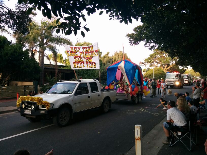 quilly_49's tweet photo. Happy new year to all #NYE2015 #Normanville #StreetParade http://t.co/GfjIhLKBUq
