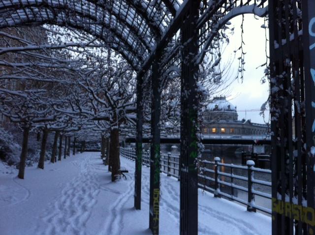 bifbabs's tweet photo. Morning outing in Berlin, trail is a bit different in 15cm of snow, love it! #Trailburning #6amclub http://t.co/xSOCryoWwv