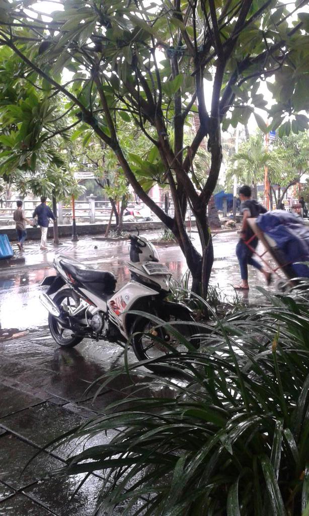 Ismailibnu14's tweet photo. Udan maning http://t.co/sxjUOcz6gl