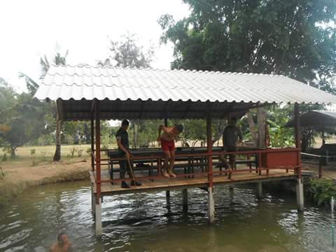 เล่นน้ำกันปะคับ