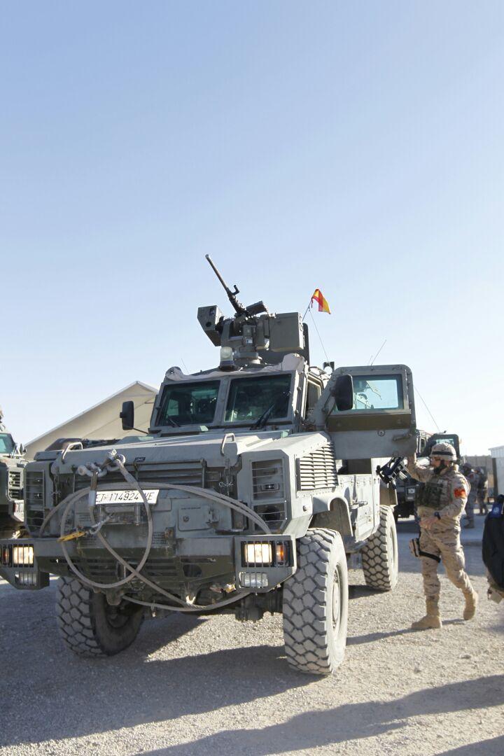Defensagob's tweet photo. 435 militares españoles en la misión @NATO #ResoluteSupport que comienza mañana en #Afganistan http://t.co/K6q1smsgUq http://t.co/BKtUnJ9sqR