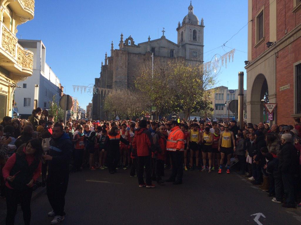 Ayto_DonBenito's tweet photo. #SansilvestreDb Preparada la carrera absoluta de la XV Sansilvestre Dombenitense http://t.co/AQPWxgTP6S