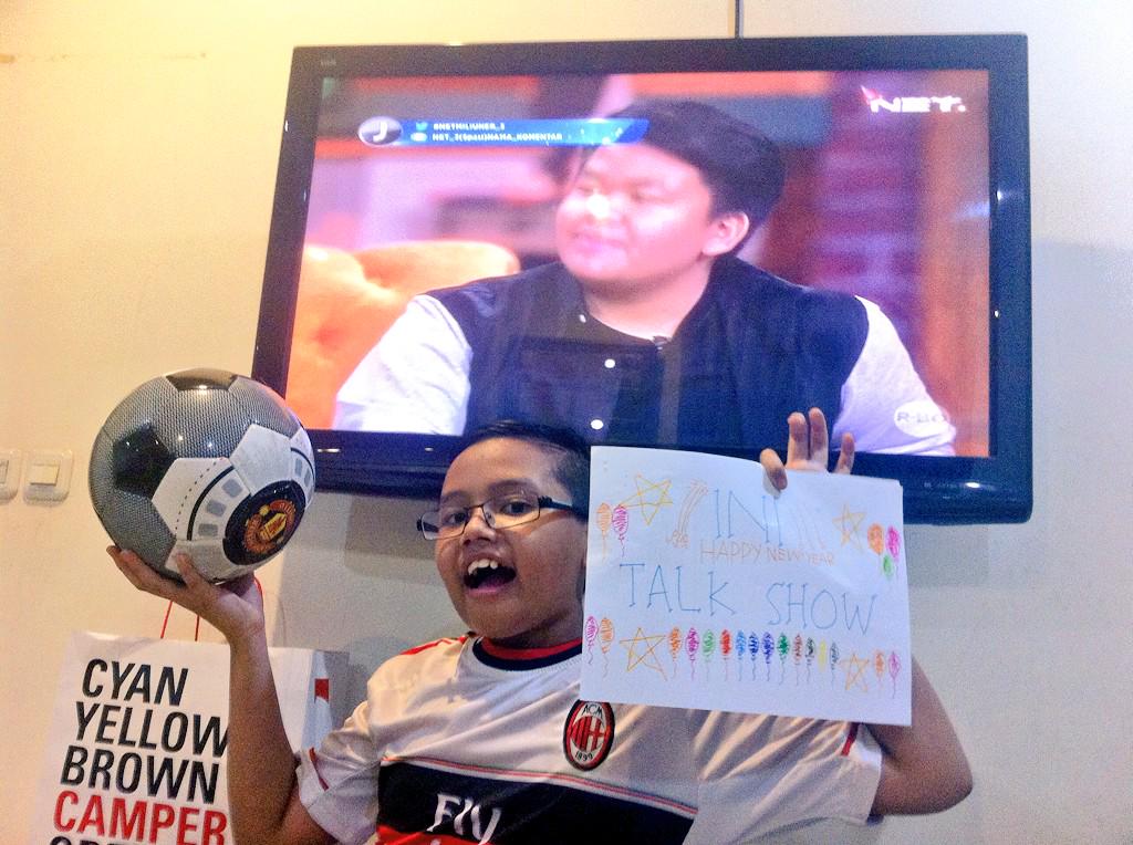RZharfani's tweet photo. @netmediatama cluenya J, J untuk JANGAN berhenti menyerah di 2015 dan Ini talkshow tetap kece! #NETMILIUNER_3 clue: J http://t.co/yUDj6kL9aZ