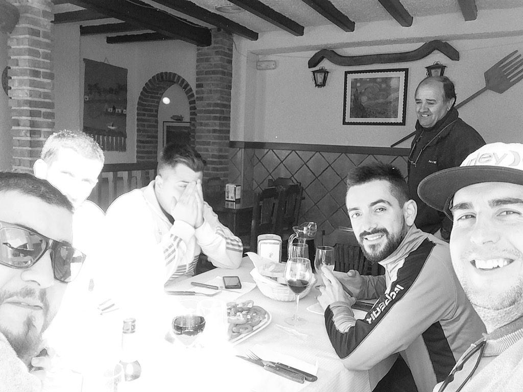 ChekaDeejay's tweet photo. Que comience el show 😂😂 http://t.co/43HWY7OBsa
