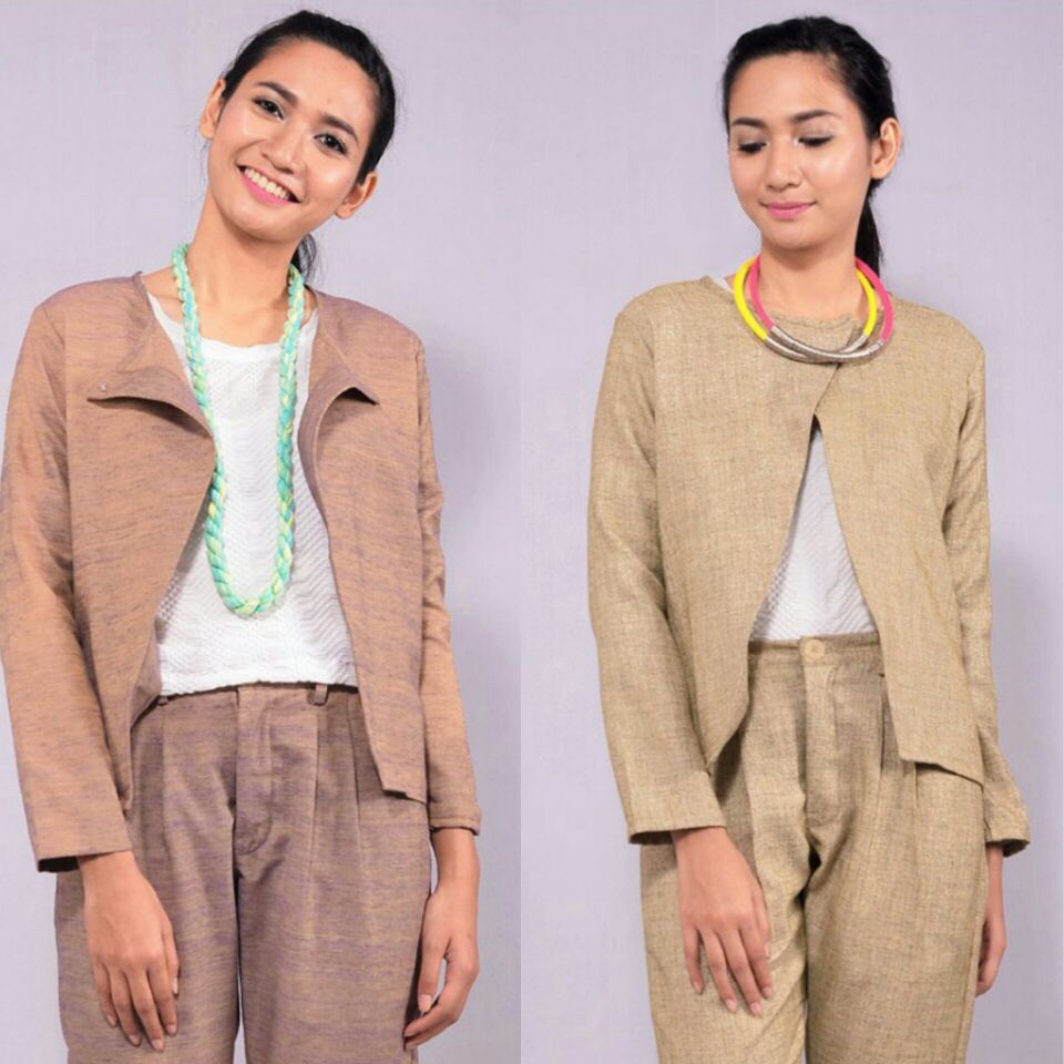 MacaroonsCloset's tweet image. Shop this favorite asymmetrical jacket, available in 2 colours ONLY IDR 130K #newyearssale #3daysonly