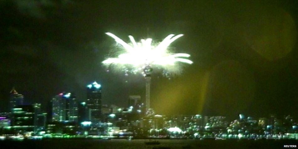 sisserERNA's tweet photo. “@BBCWorld: Fireworks over Auckland as New Zealand welcomes in 2015 http://t.co/J21rEF5kVx http://t.co/owk57YcyO5” @kenz_wells