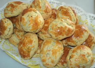 YAPIMI KOLAY BOŞNAK POĞAÇASI
DETAYLAR MAVİ LİNKTE
lezzetliyemeklerperisi.com/hamur-isleri/b…