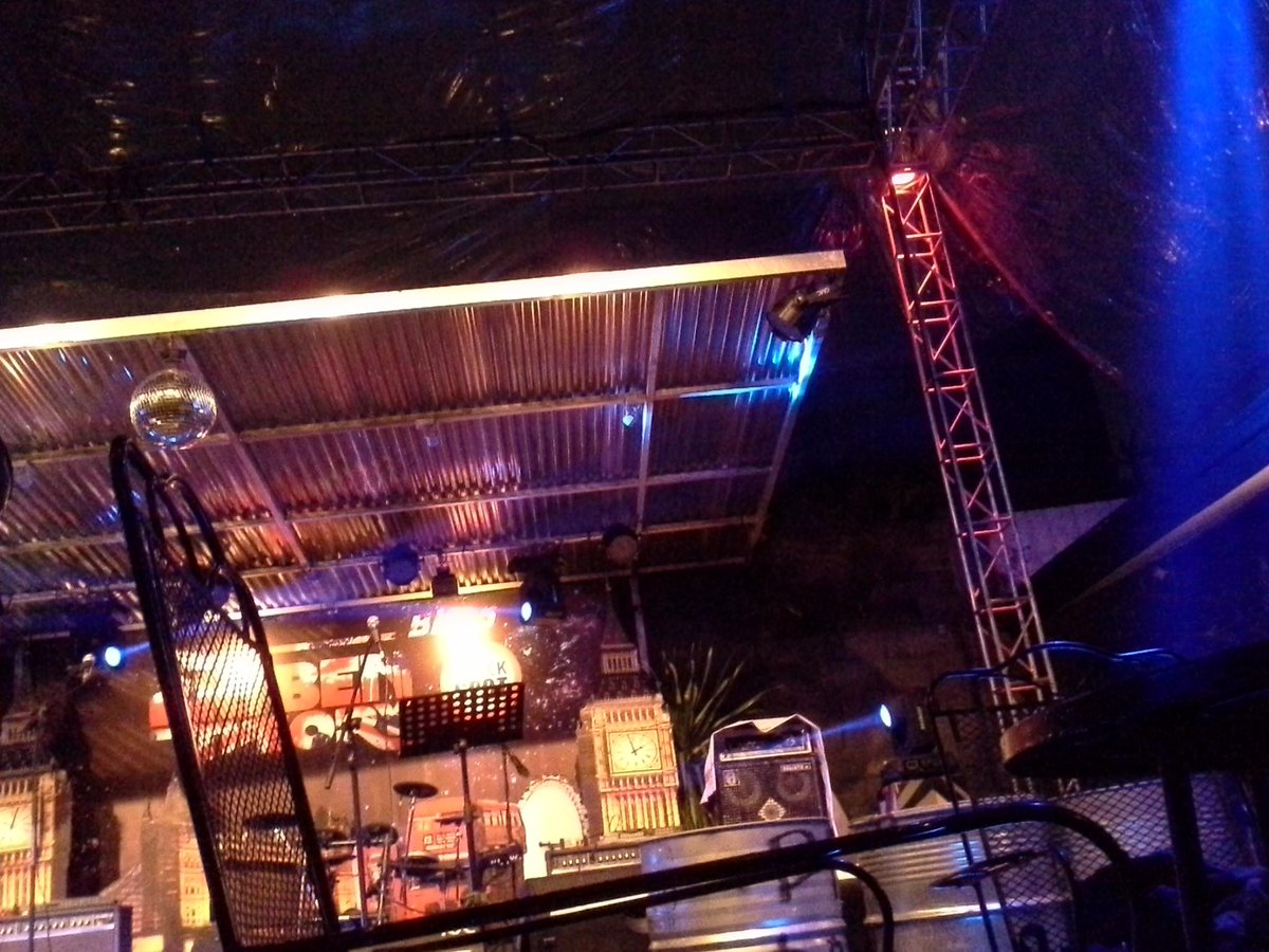 Kami sdh menyiapkan tenda unt area taman, jadi anda tdk akan kehujanan &amp; nyaman, ready to party ? ;)