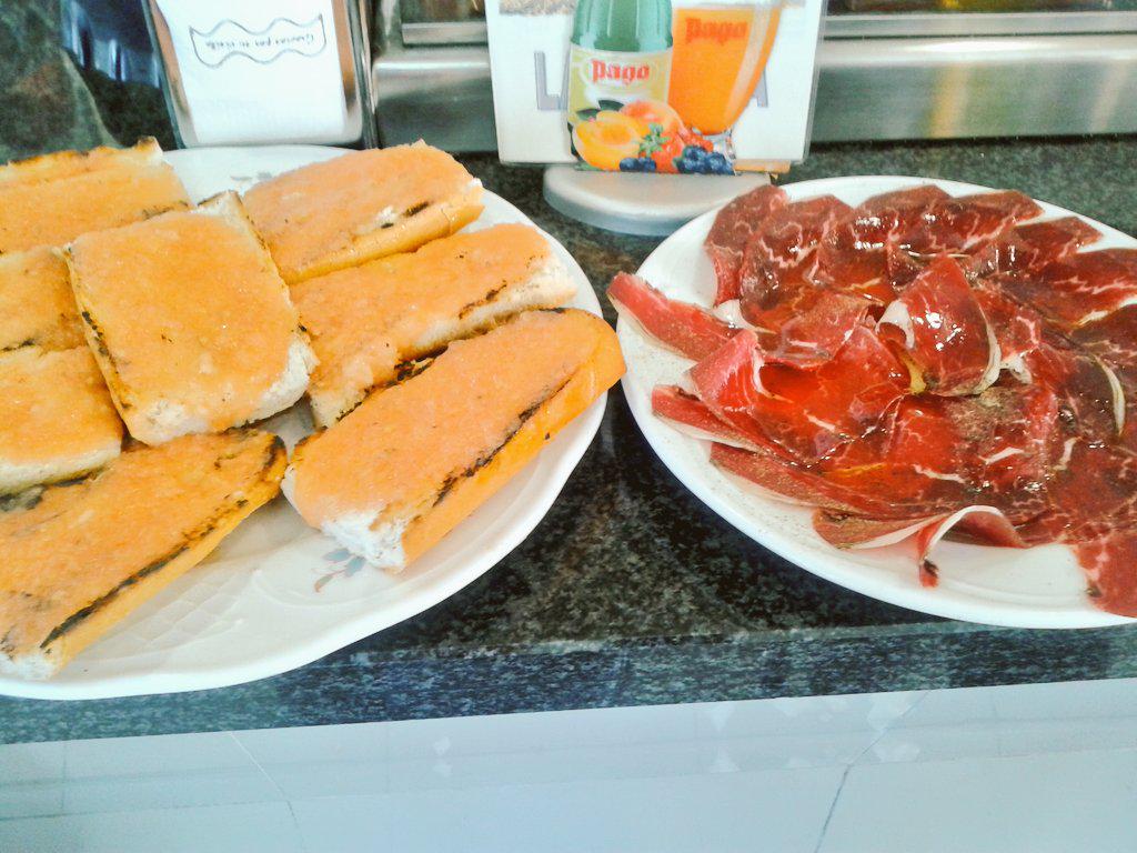 Belii87's tweet photo. Despedimos el año y el puebli en condiciones #AlmuerzosConFundamento  😋 http://t.co/ChjRgqpBWs