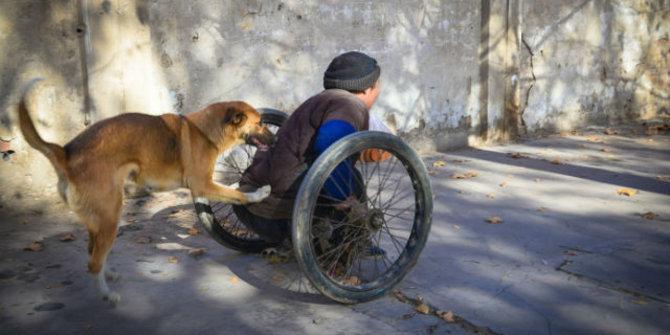 :'( RT <a href="/merdekadotcom/">Merdeka.com</a>: Kesetiaan anjing pada tukang sol sepatu yang lumpuh --> mdk.to/Wa43  #LinkAsik

[