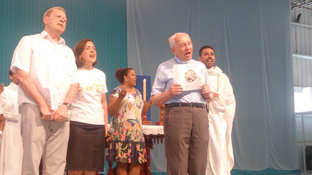 cancaonova's tweet photo. 'como é linda a nossa família' http://t.co/54m2f8gDDB