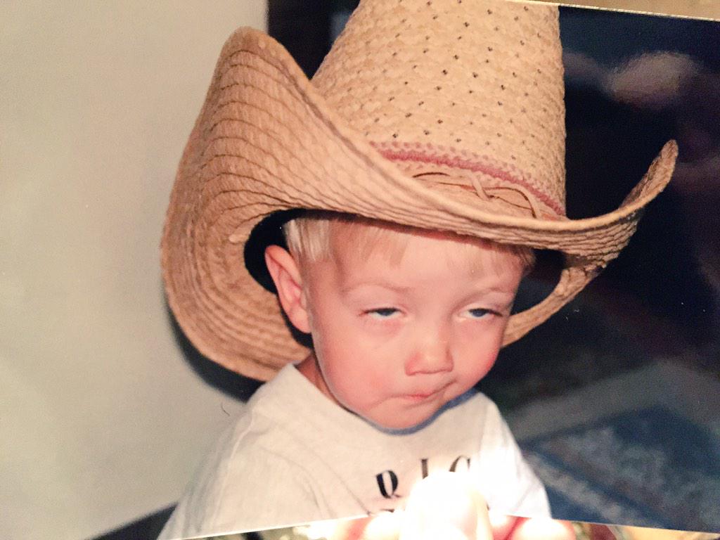 JVCKJ's tweet photo. When ur too faded on New Years and realize u missed midnight http://t.co/Wks9gr4v58