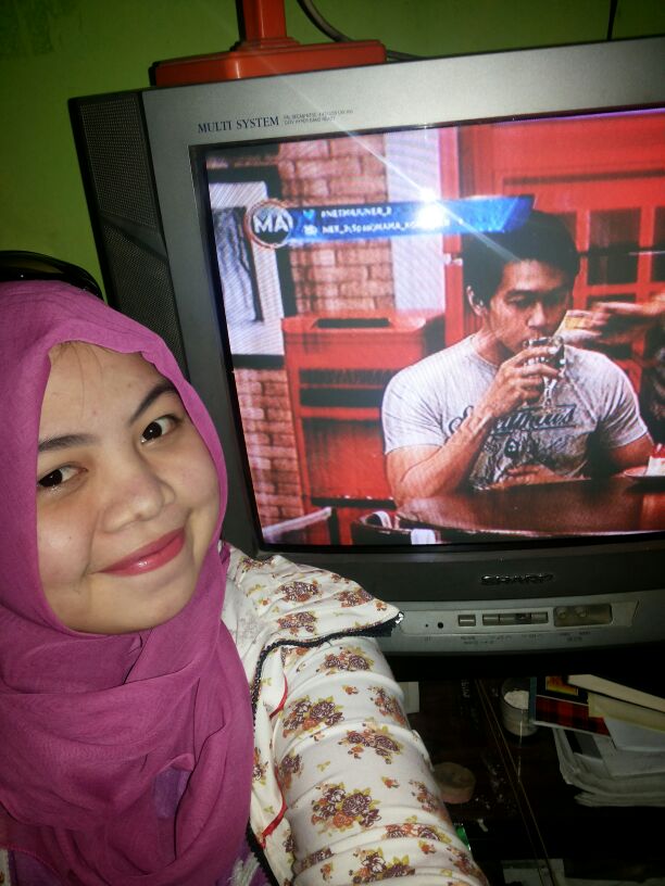 widi_ms's tweet photo. Mlm taun baru ditemenin kuis NET Miliuner, 2015 pake samsung s5. Amiin @netmediatama #NETMILIUNER_2 clue : MA http://t.co/2PTu7zMeGS