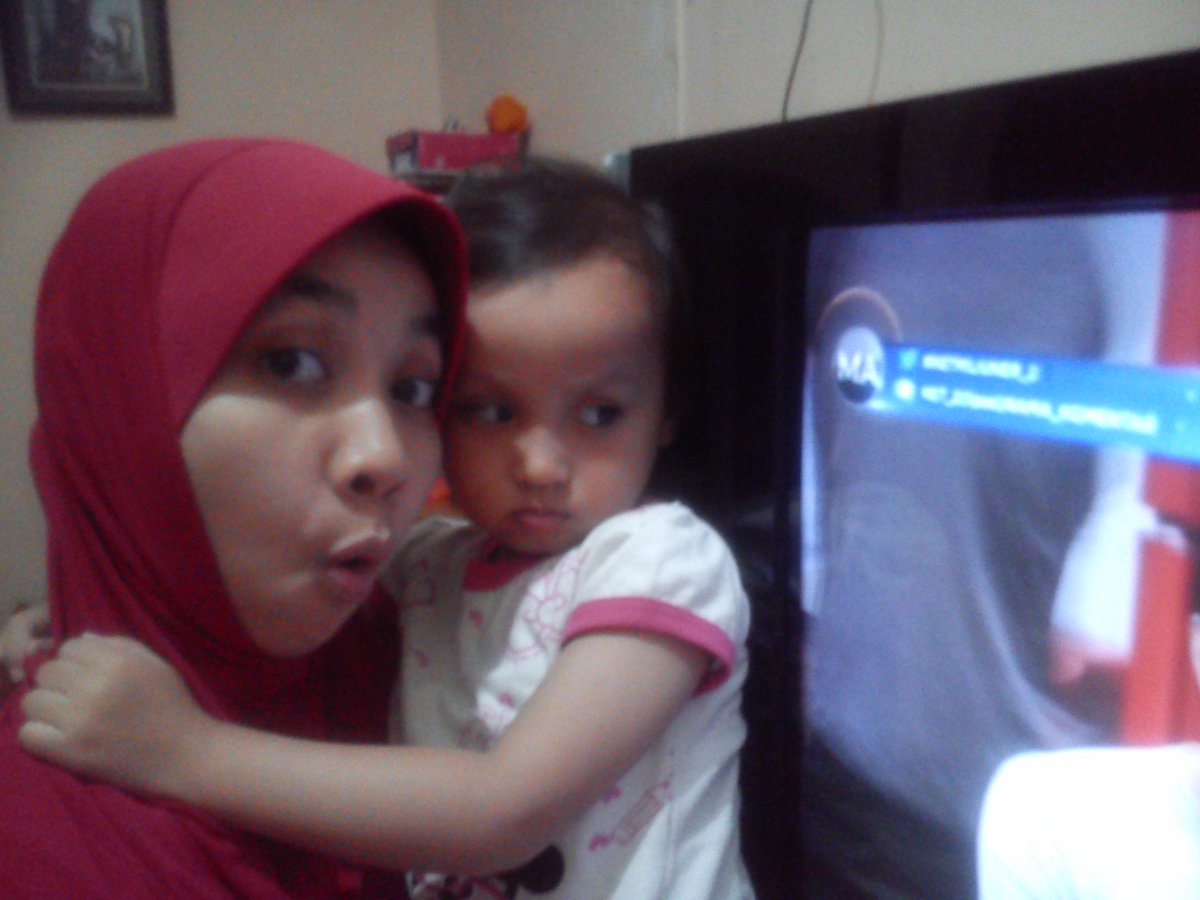 arinsafar's tweet photo. @netmediatama Bismillah,ttp smangat nmenin bunda ikut kuis sampe hr trahir,makasih nak,clue: MA #NETMILIUNER_2 http://t.co/8bY78fQXKU
