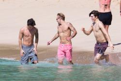 Los40JCats's tweet photo. JJ, Jaymi and George on holiday in Barbados (29/12/2014) #1 http://t.co/ycyAvPIuQv