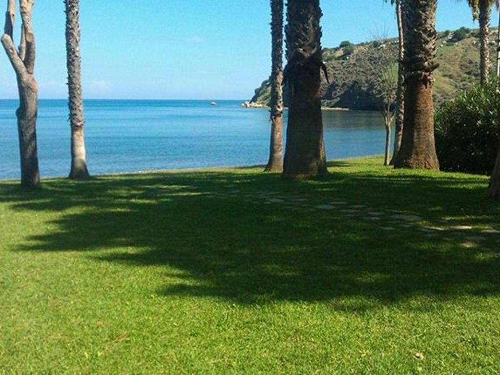 TeresaFerlito's tweet photo. #Arcile #Sicilia Lo stesso scorcio. Stamattina innevato. http://t.co/gwxryIZkVe
