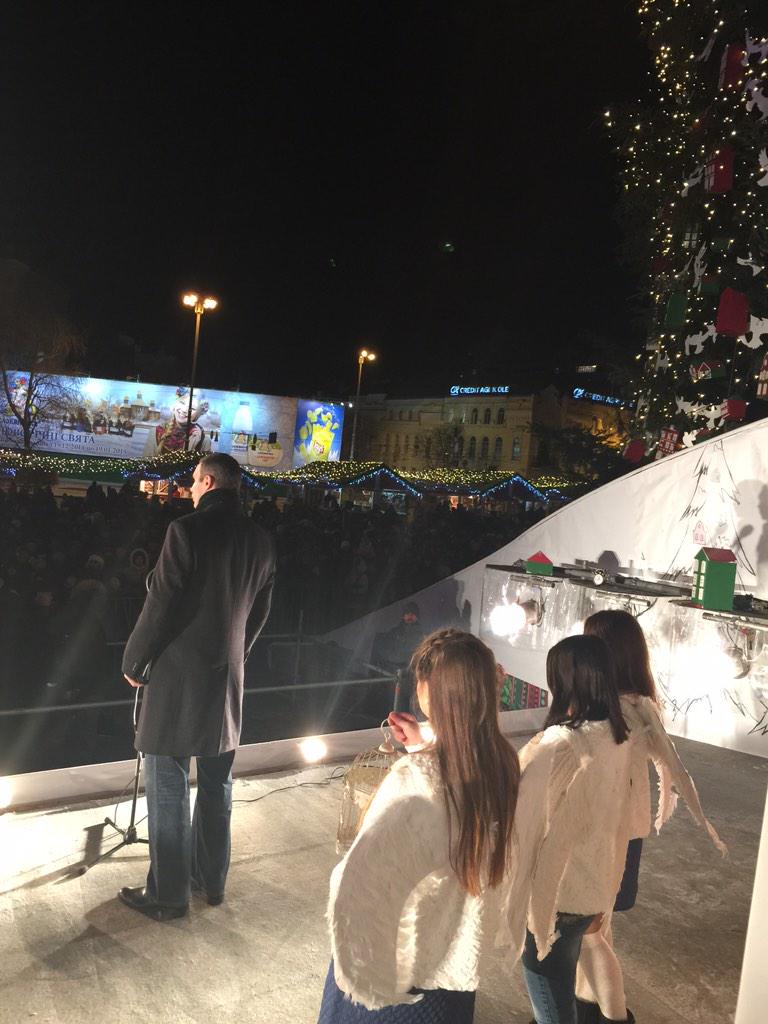 На Софийской площади Киева началось празднование Нового года