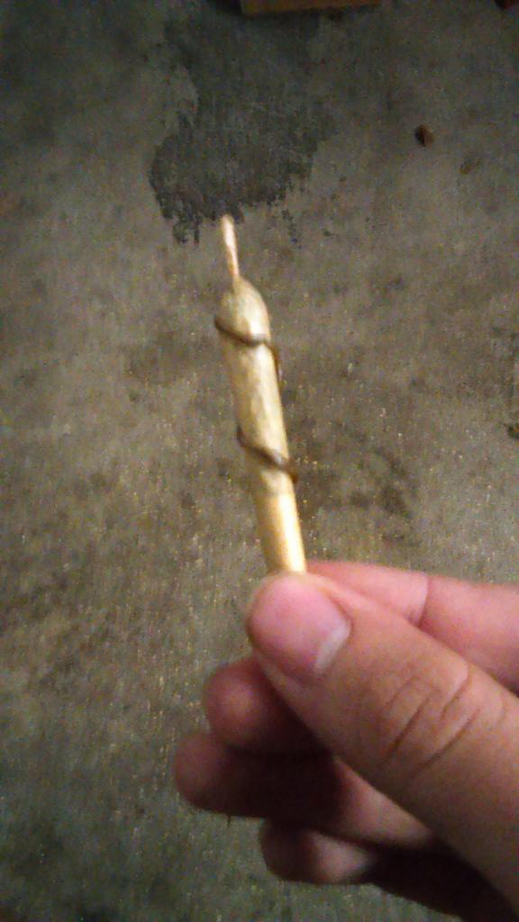 raw_man_rayos's tweet photo. All I smoke is papers! #KuskConeIn #RAW #Wax #RAWCone @RAWLIFE247 http://t.co/kXRSvXGB4g