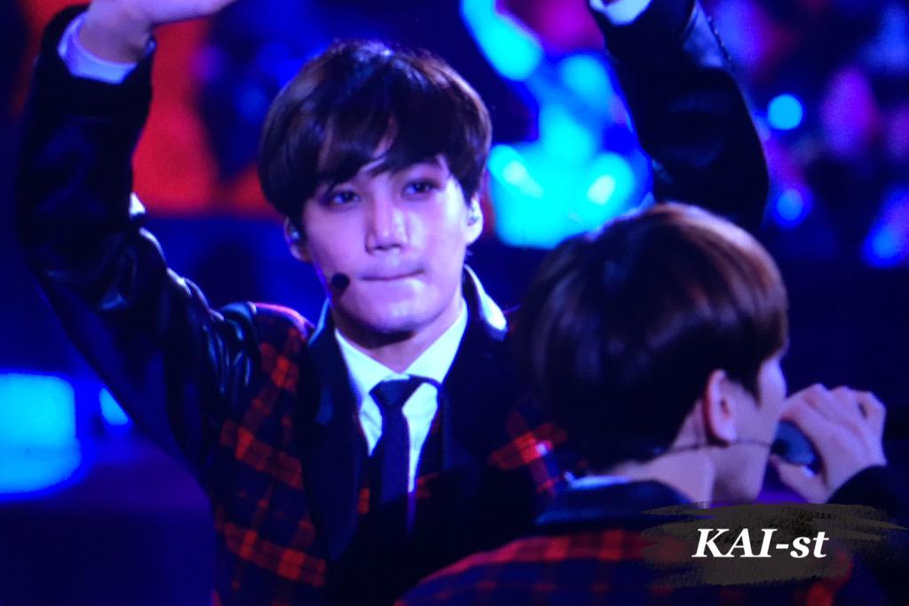 kai_st14's tweet photo. 141231 #종인 종인이 꾸꾸긔😍 http://t.co/uaXvFNWUgO
