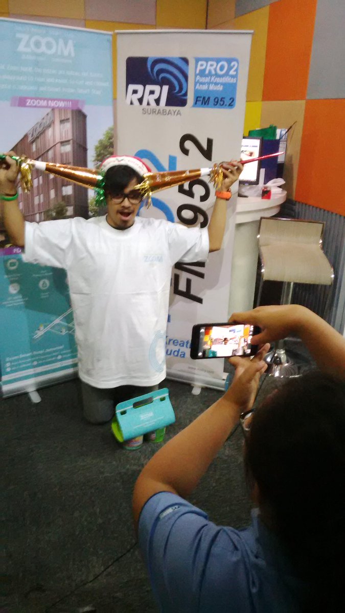 Kegiatan Sahabat kreatif yang ikutan #FOTOSELFIEZOOMPRO2FM  <a href="/Zoom_Hotels/">Zoom Hotels</a>  <a href="/Pro2RRISby/">PRO 2 FM SURABAYA</a>