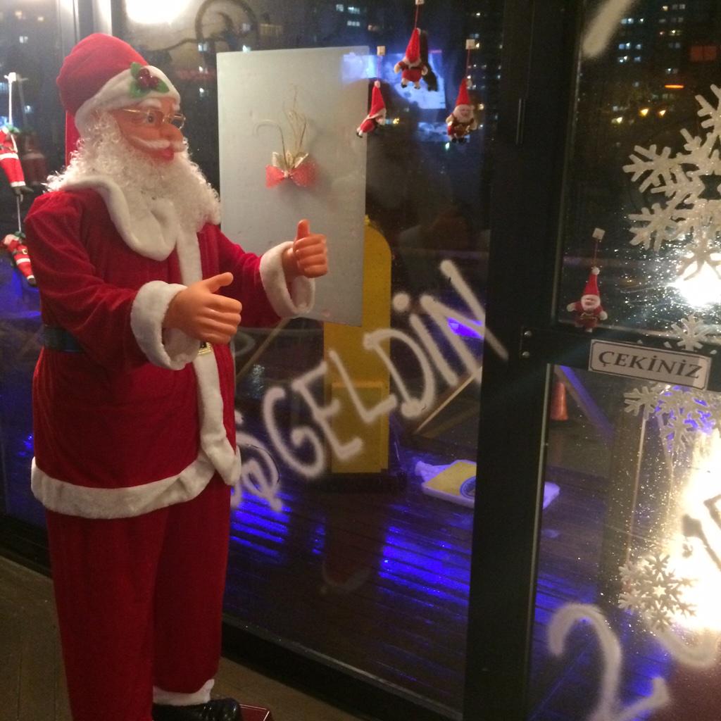 BeykentBenzin's tweet photo. #BeykentBenzin'de #yılbaşı keyfi | #Beykent #BeykentBenzin #Beylikdüzünde2015 #beylikdüzüyılbaşı http://t.co/1yMtUTm14t