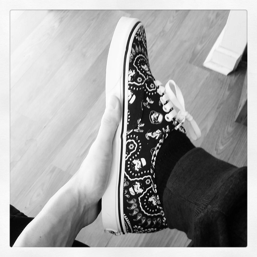 jordanisroyale's tweet photo. Kick game on fleek 👌 #starwars #vans http://t.co/wB94H37xwI