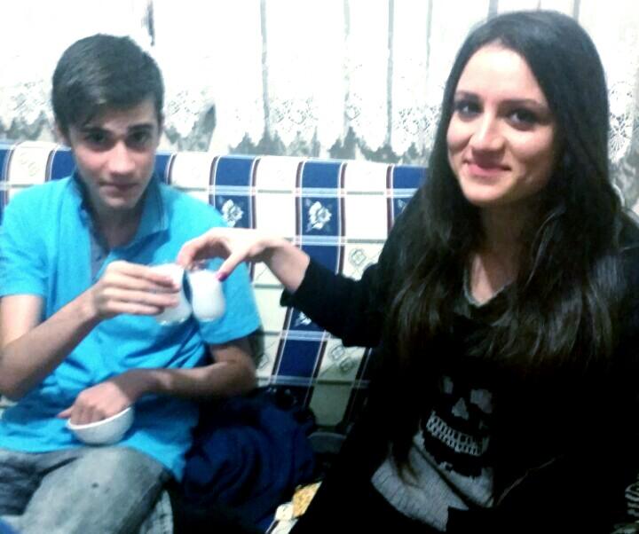 Kardeşimle dağıtıyoruz:))