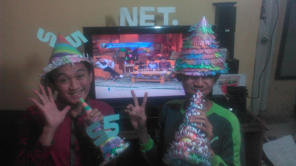 arifmalik__'s tweet photo. @netmediatama #NETMILIUNER_3 seneng GILAA bisa Tahun Baruan bareng IniTalkShow + CJR π±π±π±π±ππππ http://t.co/j2hEUex9Jq