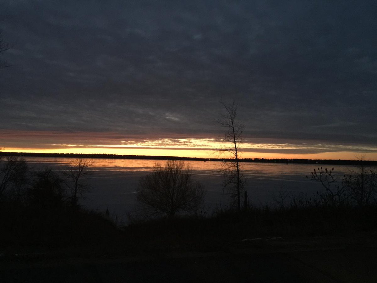 Last sunrise of the year. #roundlake