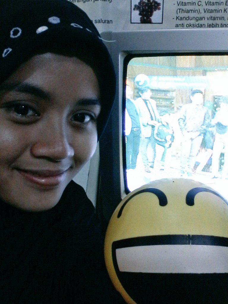 ummisammy's tweet photo. Staytune @Ini_Talkshow @netmediatama  yg kocaknya ga habis2 ^_^
Happy birthday bwt iqbal CJR
#NETMILIUNER_3  clue : J http://t.co/IriyUfDfOc