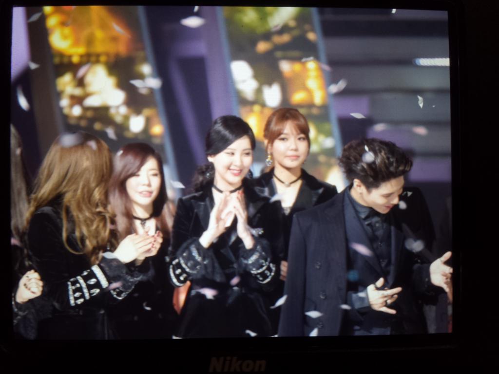 [PIC][31-12-2014]Hình ảnh mới nhất của SNSD từ Đại nhạc hội cuối năm - "2014 MBC Gayo Daejun"  B6MDpMaCcAAbtSv