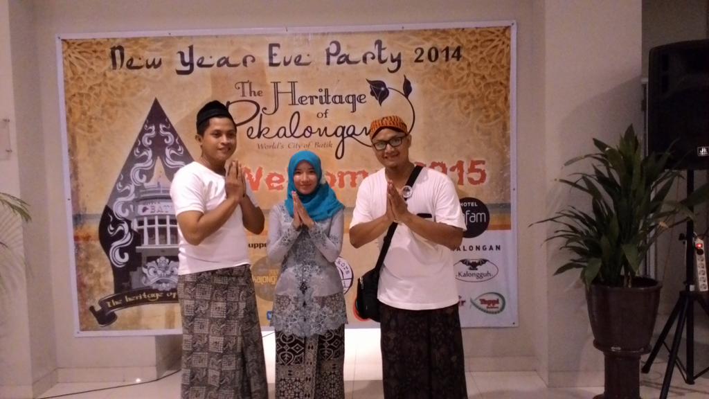 FestKalongan's tweet photo. Sugeng rawuh di acara malam pergantian tahun dg tema #TheHeritagePekalongan ini sungguh beda.. http://t.co/AxcL1I12kC