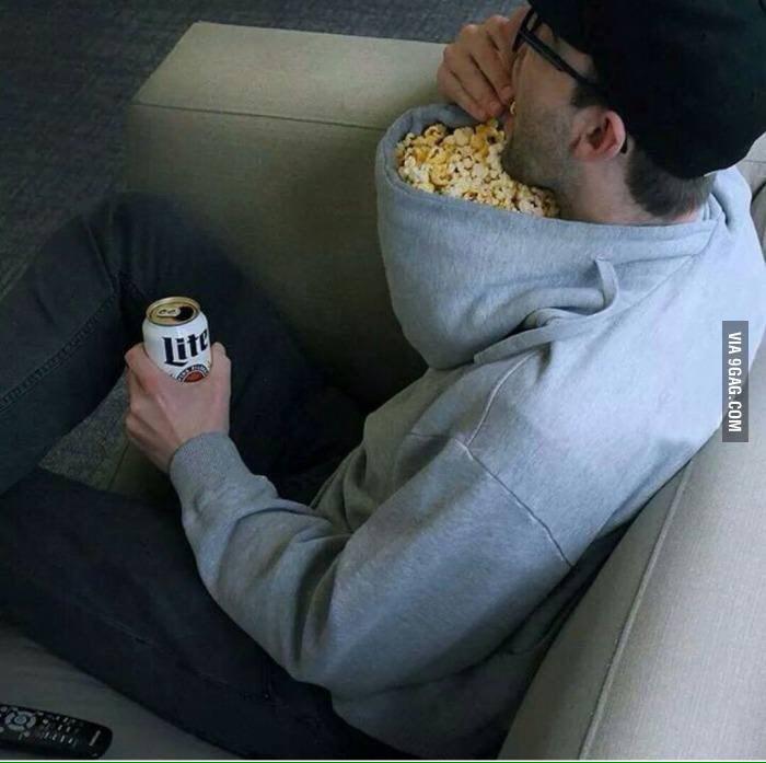 PloedeQ's tweet photo. Ihr tragt Eure Pullis die ganze Zeit falsch rum.. http://t.co/WfX7RSAdXV