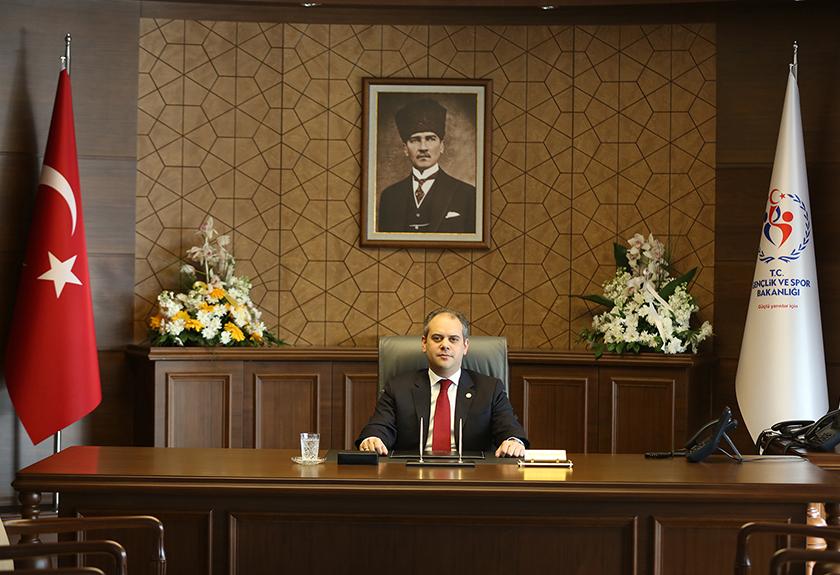 gencliksporbak's tweet photo. Gençlik ve Spor Bakanı Akif Çağatay Kılıç yeni yıl mesajı yayınladı.

http://t.co/Gj0Bty3QgQ http://t.co/24tJCKSuwd