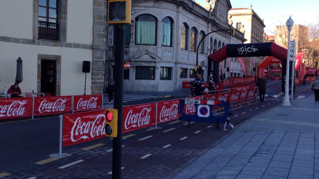 ssgijon's tweet photo. Últimos detalles para estar todo listo! #SSGijon #YoCorroSSGijon #YoAnimoSSGijon http://t.co/yM8zR5jDSY