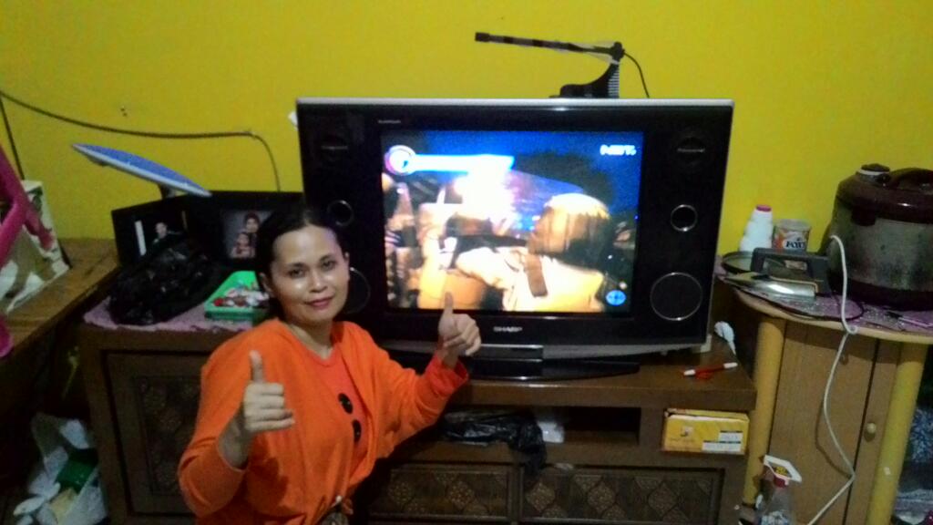 rafi_rivaldi's tweet photo. @netmediatama nonton @86netmedia buat hiburan tahun baru, sukses buat programnya #NETMILIUNER_4 CLUE:I http://t.co/DuLaCTQoWJ