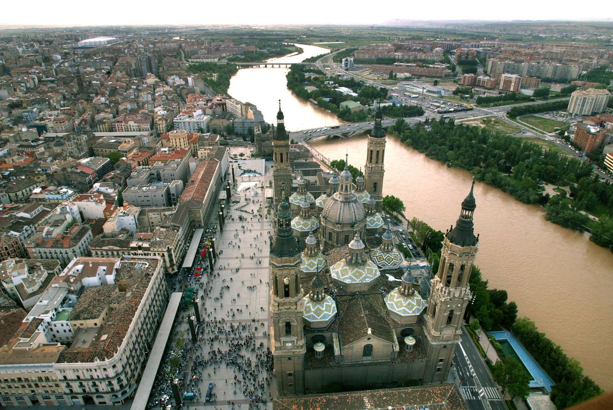 SoydeZaragoza's tweet photo. Una de las fotos más compartidas del año en Zaragoza

Feliz 2015 ;) http://t.co/PXzOotlGyv