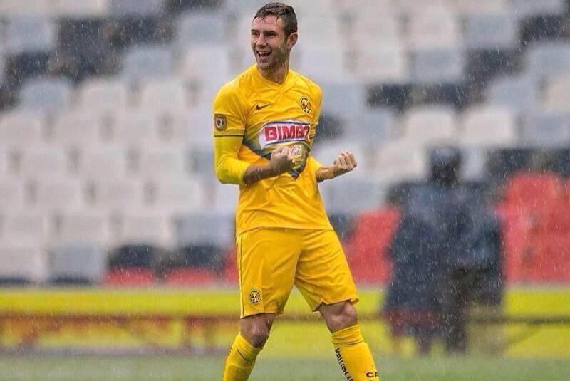 RaulBisogno's tweet photo. Y pasamos del #TodoEsCulpaDeLayun al #NoTeVayasLayun al #MuchaSuerteLayun @Miguel_layun @CF_America, #recompensajusta http://t.co/5lEsikNLj1