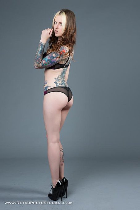Happy Hump Day! pic by @RETROFOTOSTUDIO #HumpDay #wednesdaytreat @FanofPage3 @Fan_Of_Glamour @tattooedstunner