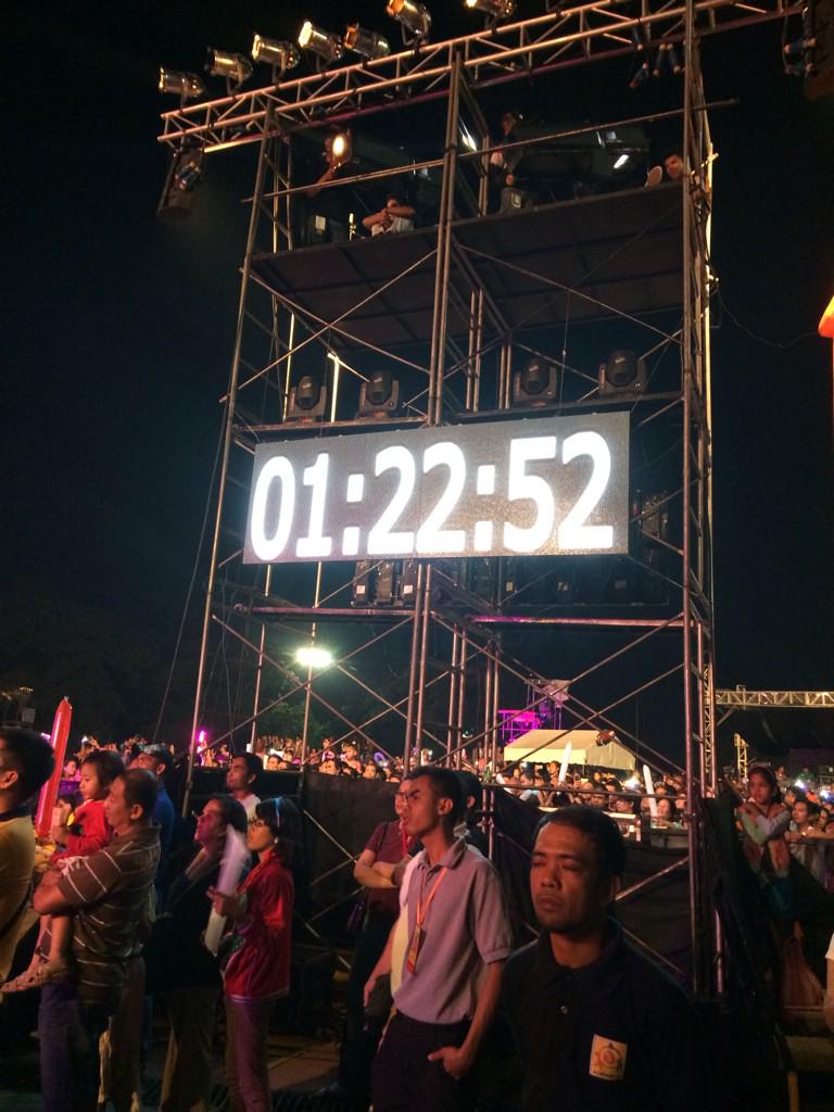 Wynne101's tweet photo. Nakiki #HappySa2015 QC Memorial circle @interaksyon http://t.co/ZTS5lVzqpU