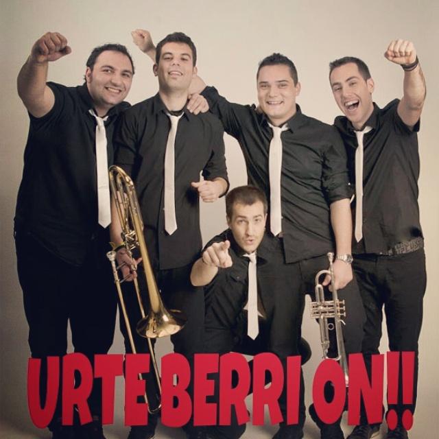EnTolSarmiento's tweet photo. URTE BERRI ON!!
FELIZ AÑO NUEVO!! http://t.co/P7qOCdajpQ
