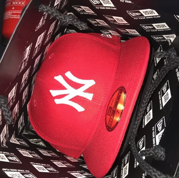 CutKiller's tweet photo. End of the year !!!#RedSnap #NewErafortonight http://t.co/oo645STDNb