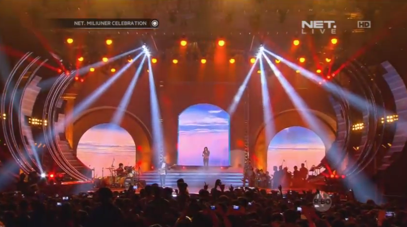 mdtvindonesia's tweet photo. " Terbang " Oleh @GIGI_Band #NETMiliunerCelebration http://t.co/YdpajDO13R