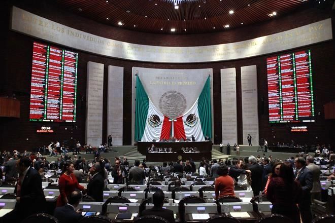 Diario_Supremo's tweet photo. Diputados sí recibieron bono por aprobar reformas constitucionales http://t.co/TxabV56FYh| #YaMeCansé16 #CDMX #PRI http://t.co/Ujr75g4Vjx