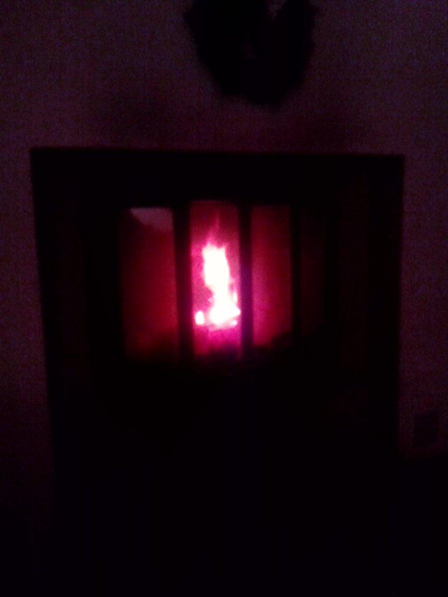 DeathCrew89's tweet photo. Nera ir nebuna blogu metu, kai Tave supa TIKRI draugai ir MYLIMI zmones... Saugokite juos ir #NYE2015  .axx http://t.co/Ki6fnKNqa6