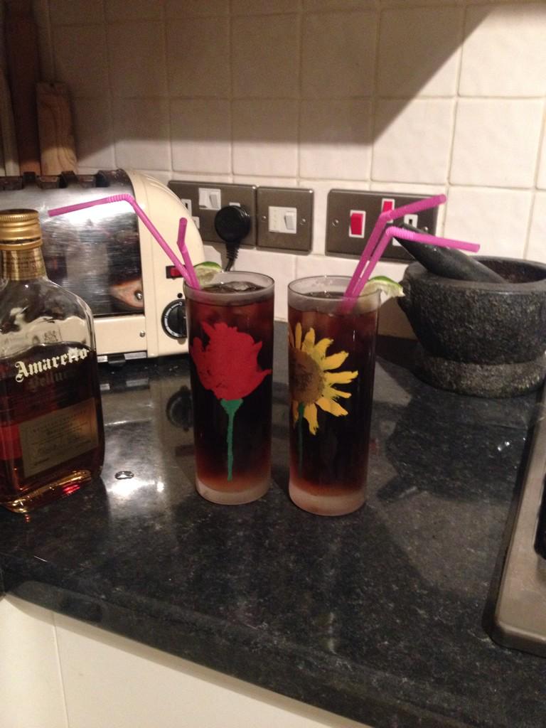 flohutch96's tweet photo. Have a drink waiting for @_aimsssss, getting our prinks on 💁 http://t.co/jKhtI5P7bw