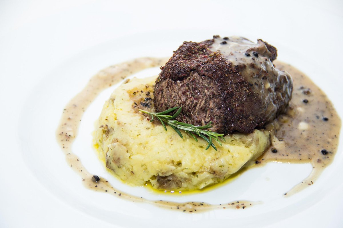 planetbistro's tweet photo. Tienes que probar nuestro Filete de res a la Pimienta...con un rico puré de papas rusticas. delicioso. http://t.co/QyUejSenep