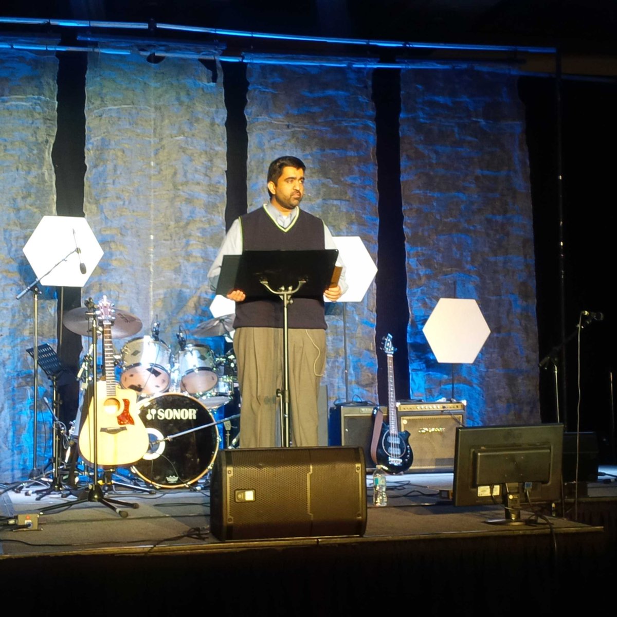 everseriousjill's tweet image. Thanks again, Alex Philip, for leading us through Revelation 5 to behold the worthiness of Jesus! #p2cplusTO