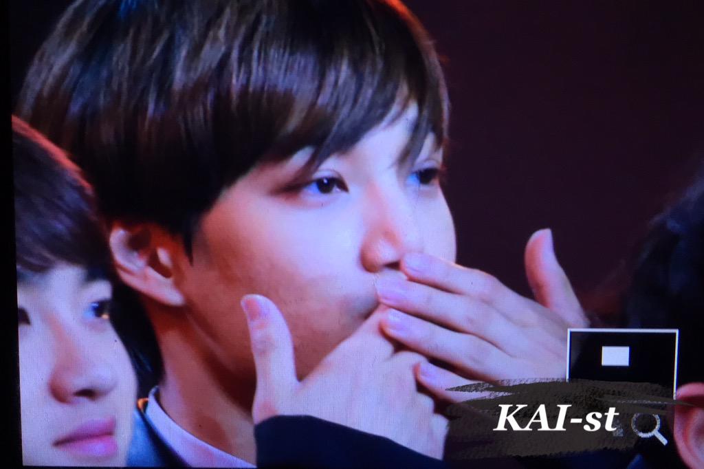 kai_st14's tweet photo. 150101 종인이 뽀뽀 받구 새해 복 많이 받으세요💕 http://t.co/QYsXCBD4At